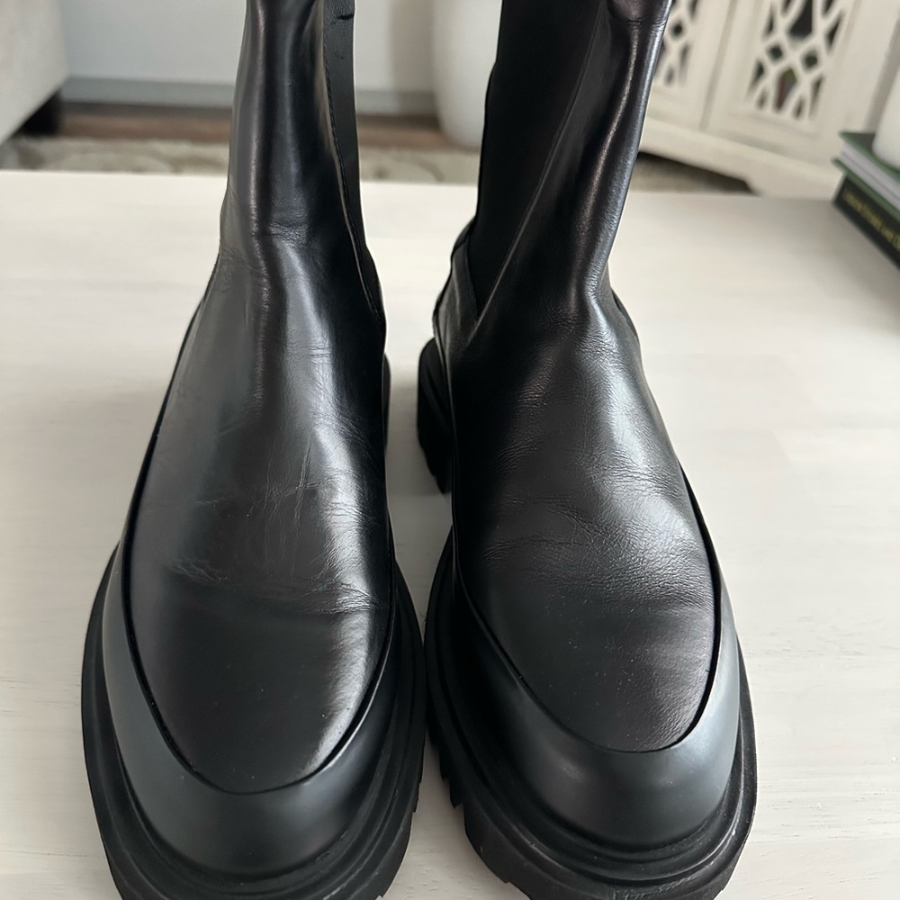 NIB All Saints Chelsea Lug Harlee Boot, size 39/9, Very Trendy & Versatile Boots